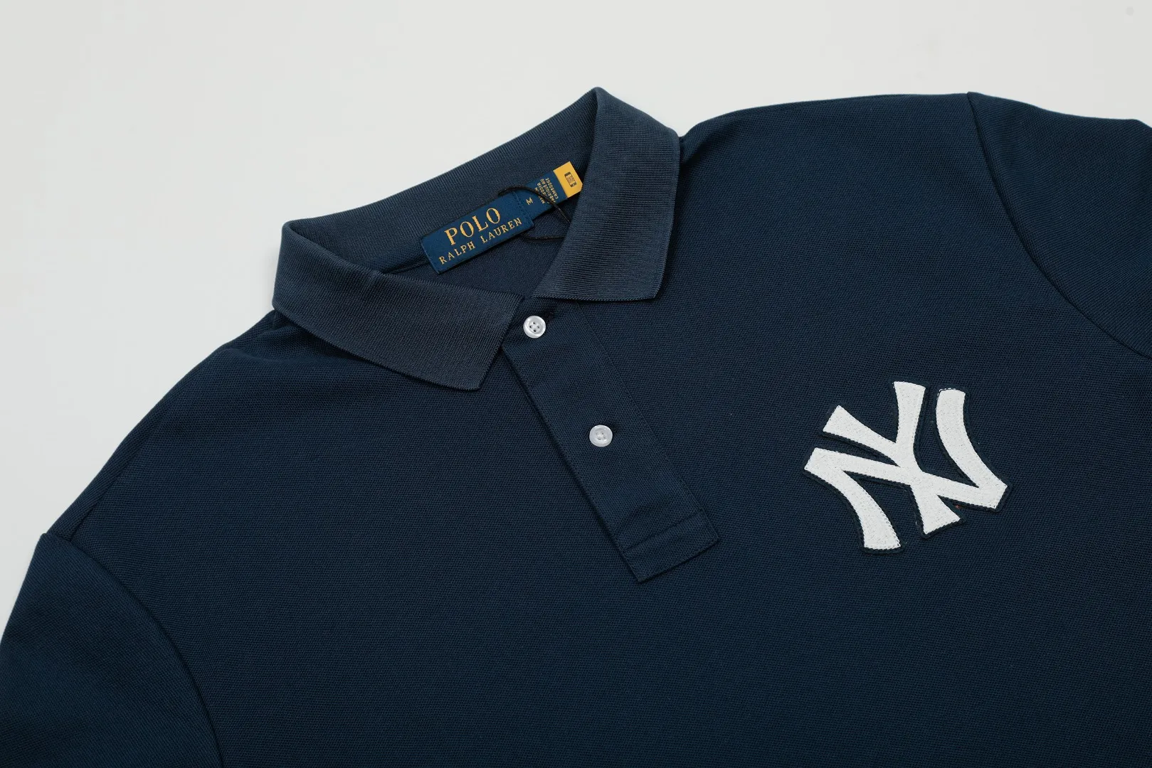 P154 💰 "Top quality" Style number: DS072# (not off the shelves all year round) [Ralph Lauren&NY co-branded new embroidered horse logo POLO lapel basic short sleeves] ✅Ralph Lauren&MLB Yankees co-branded versatile style lapel POLO short sleeves for men and women ✅Main supply platform live broadcast Wholesale entity Replenish when out of stock Not off the shelf ✅ZP quality 1:1 version Scan the code to enter the GF website Z cabinet quality ✅Detailed quality is the only one in Guangzhou. Imported pique fabrics. Focus on high-end. Cost-effective. Needless to say good quality. ✅Restore the original version. The maximum size can be worn up to 210 pounds. Loose, comfortable and stress-free. ✅Work wear and life wear. Suitable for various occasions. Must-have recommendation for couples. Size: S-XL. Color: Gray Navy.